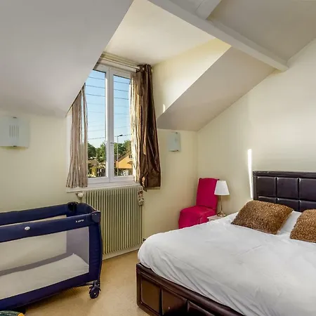 Holiday home Beautiful House With Pool Near Disneyland Paris