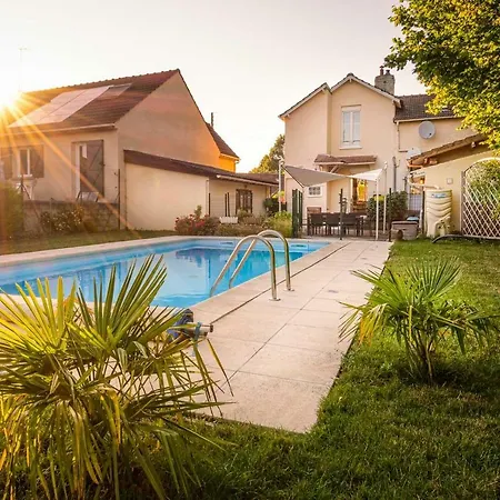 Beautiful House With Pool Near Disneyland Paris Holiday home *